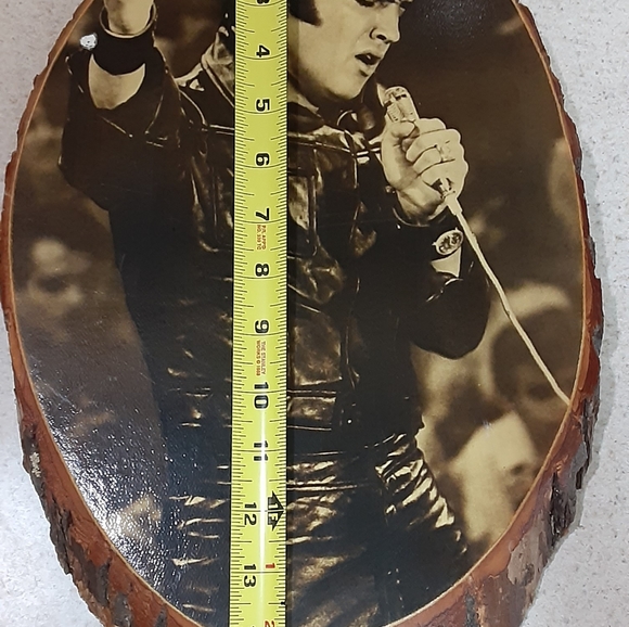 Make room for more collectibles. - Picture 3 of 9